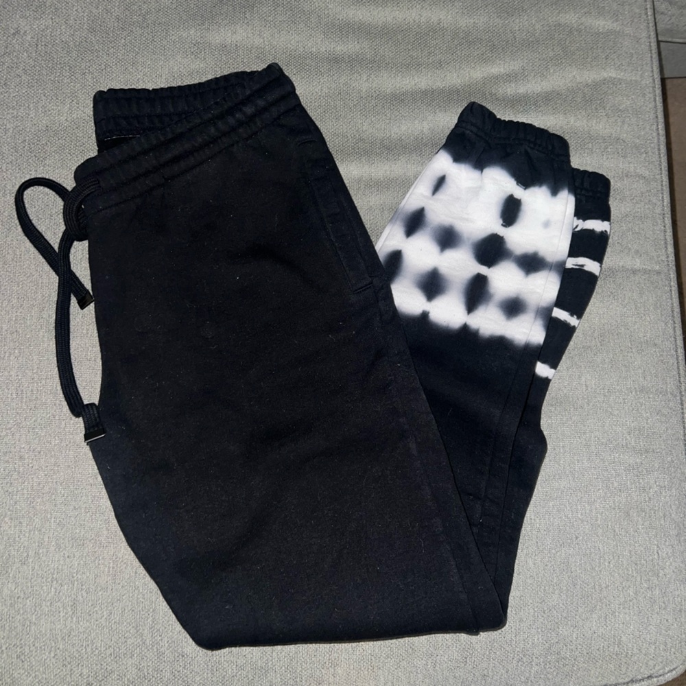 TALENTLESS Black and White Tie Dye Jogger. M